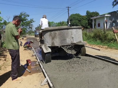 Đổ đường bằng bê tông tươi